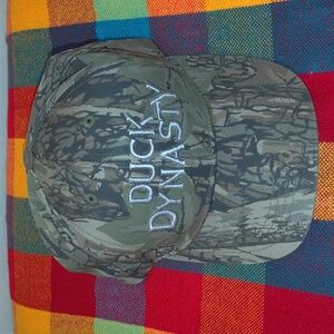 A&E Duck Dynasty Embroidered Camo Green Olive Strap-on Hat Cap